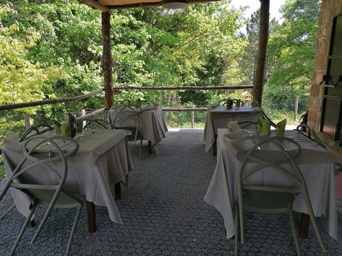 tavoli sotto la veranda