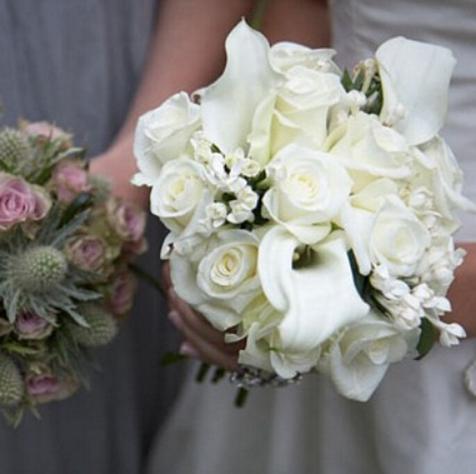 Si eres tradicional, elige un ramo de novia de color blanco