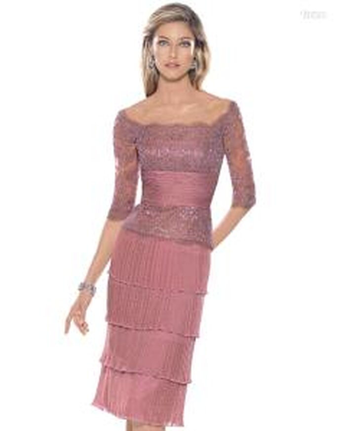 Pronovias Cocktail 2010- Alcaraz- robe courte ajustée rose avec décolleté bateau et manche 3/4