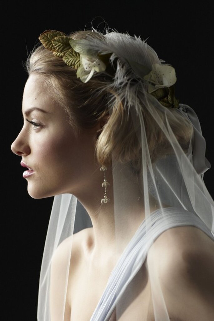 Der Brautschleier sollte zum Stil der Brautfrisur passen – Foto: bhldn