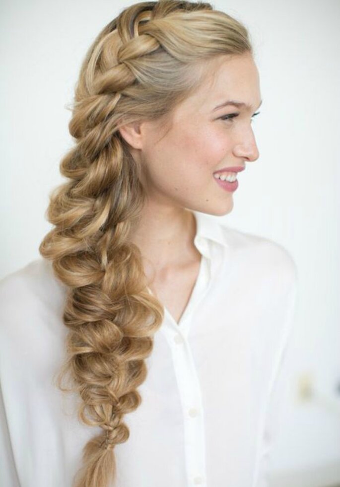 Coiffure de mariage avec une tresse sur le côté