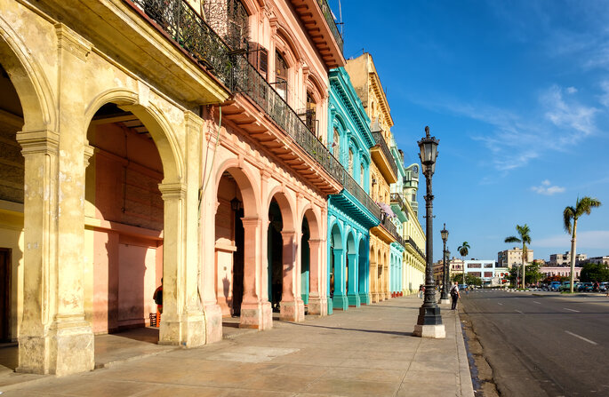 Maisons colorées dans les rues de La Havane à Cuba