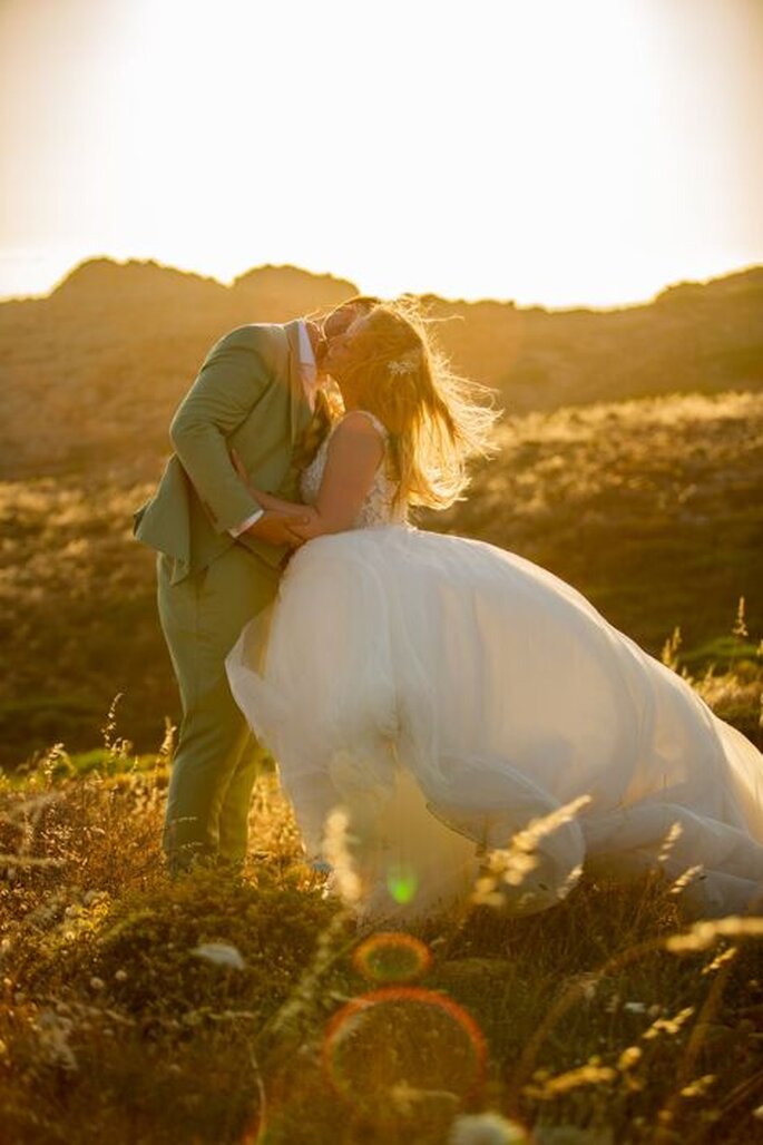 Séance photo de mariage au coucher du soleil