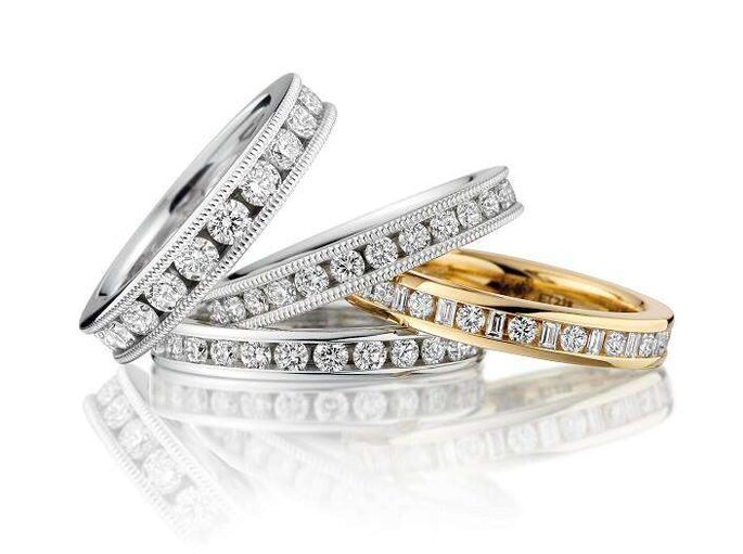 Smooch Wedding Rings