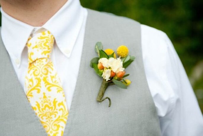 Frühlingserwachen: Gelbe Kombinationen bringen Pep in den grauen Anzug – Foto: Lindsay B Photography