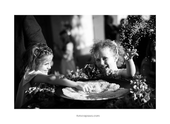 bambine lanciano riso, bianco e nero