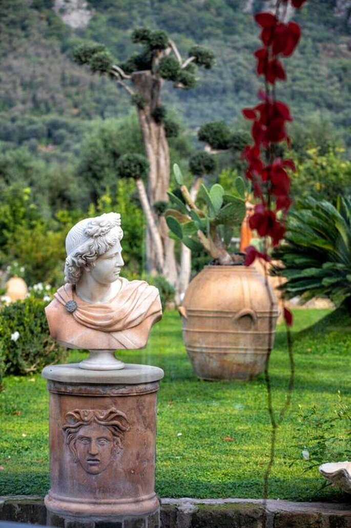 Residenza Massa dettagli giardino, statua e vaso