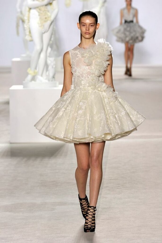 Inspírate en la colección de alta costura de Giambattista Valli para tu vestido de novia - Foto Giambattista Valli