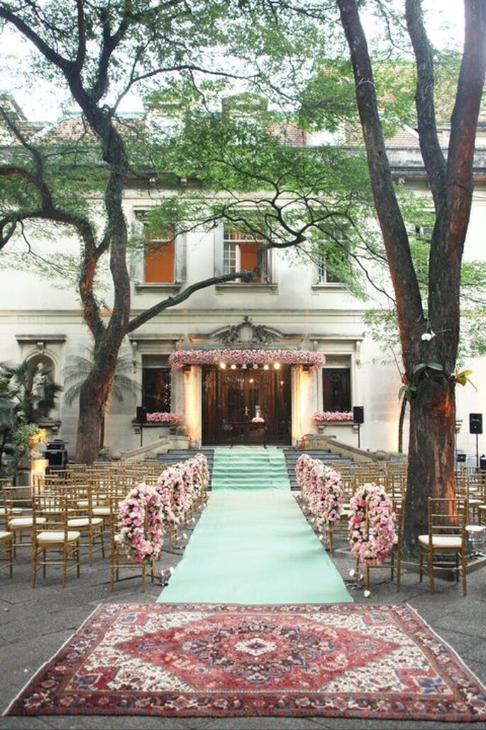 Decoración de pasillo de boda. imagen Boutique de Tres