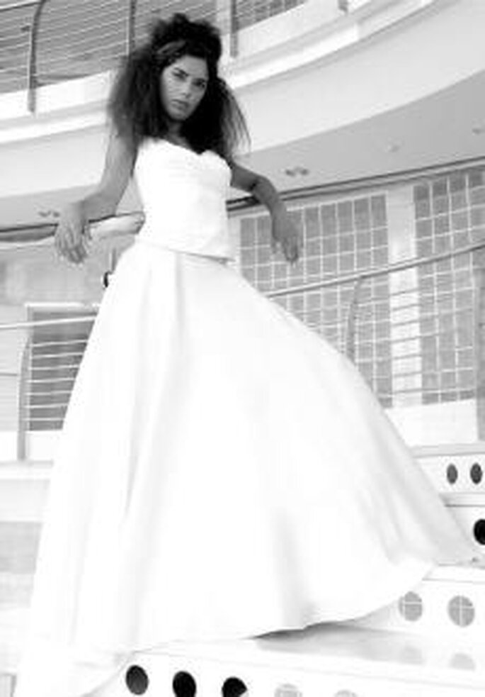 Isabel Zapardiez 2010 - Vestido largo en dos piezas, corte princesa, corpiño bordado, escote en V