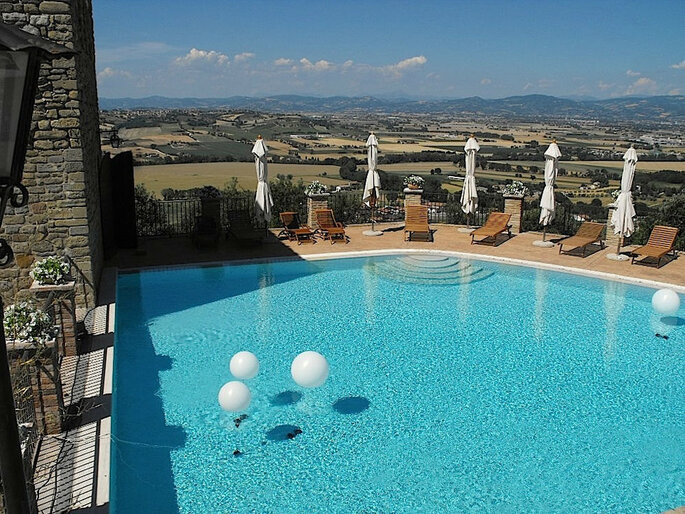 Castello di Rosciano, vista dalla piscina 