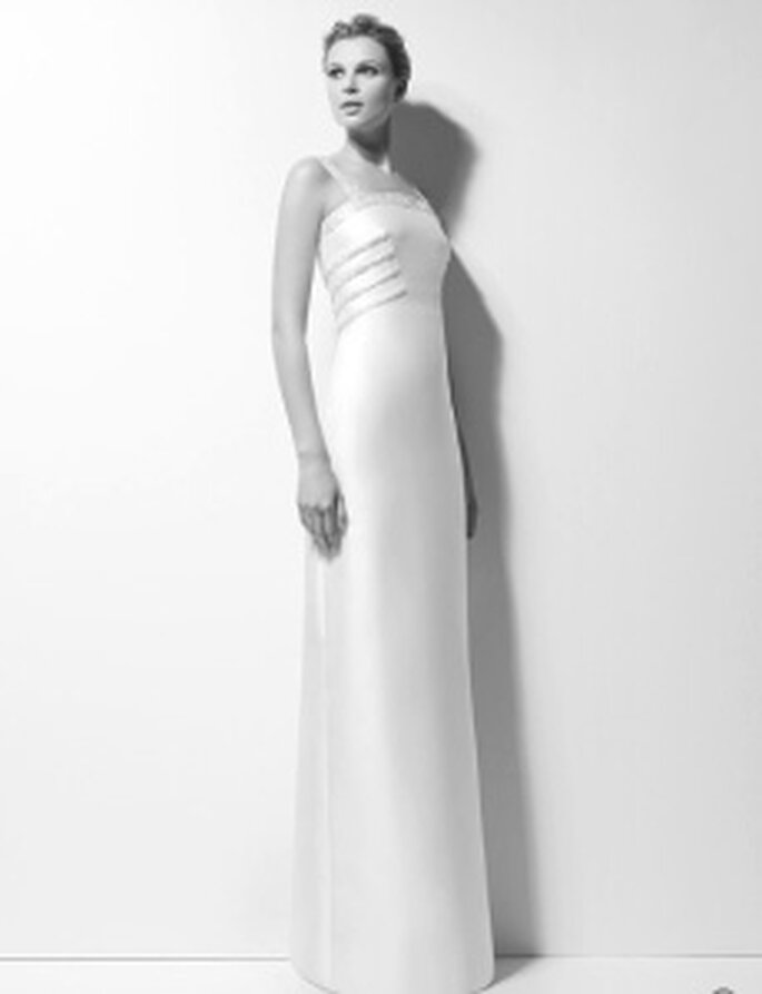Karl Lagerfeld 2010 - Xara, robe logue en mikado,brodé de pierres, décolleté droit, taille haute