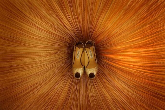 Los zapatos pueden convertirse en un foco de completa armonía en tu boda - Foto Daniel Aguilar Photography