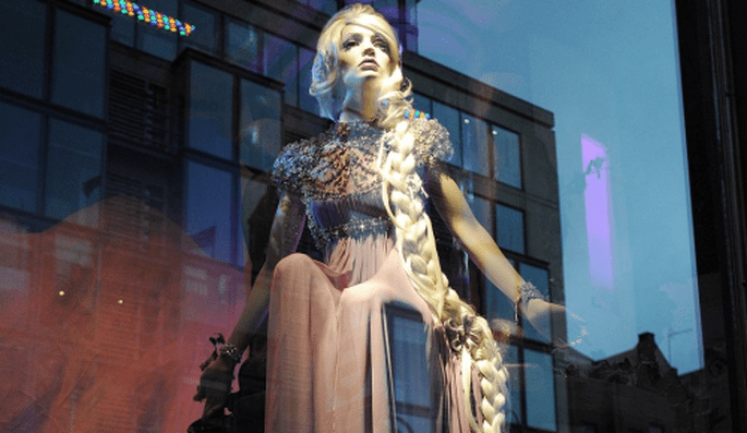 Close up con el vestido de novia inspirado en Rapunzel - Foto Harrods