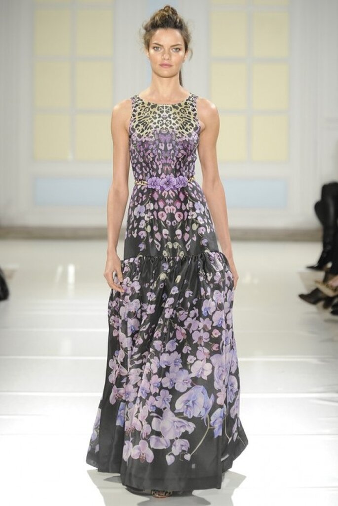 Vestido de fiesta largo con estampado de flores y animal print - Foto Temperley London