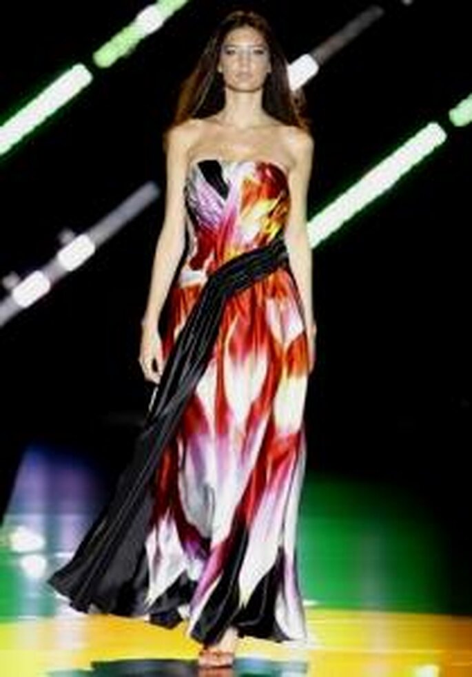 Cabotine 2010 - Vestido largo en seda estampada en colores cálidos, strapless