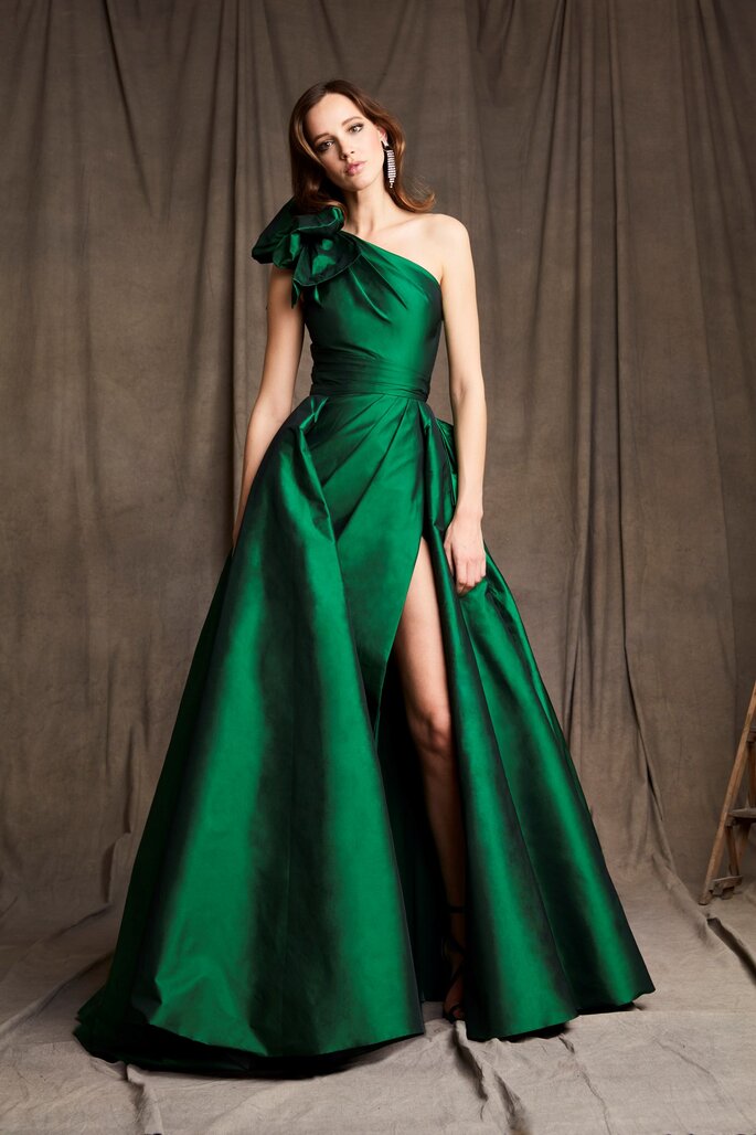 60 vestidos de fiesta verdes 2023: ¡el color del éxito y la seguridad!