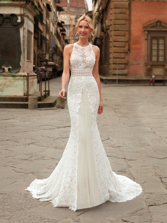 Abito sposa sale collo alto pizzo