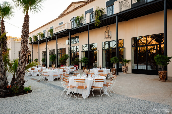 Salle de réception de mariage et son extérieur 