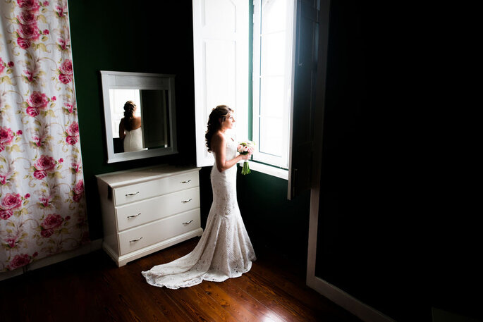 Novia preparándose antes de la ceremonia