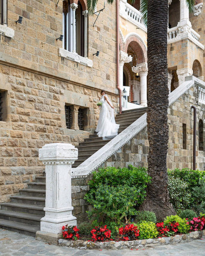 scalinata esterna Castello Bruzzo