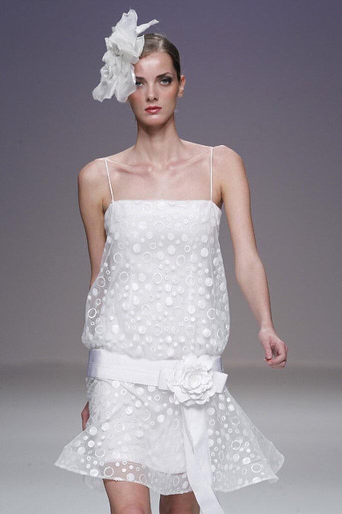 Vestido de noiva curto e com cintura descaída - Cymbeline 2012