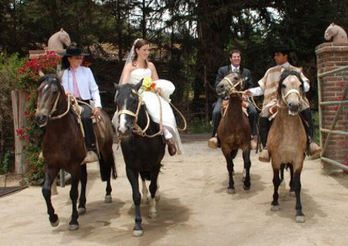 En Puro Caballo se puede ingresar a la fiesta de matrimonio a caballo.