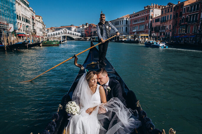 Sposi in gondola a Venezia