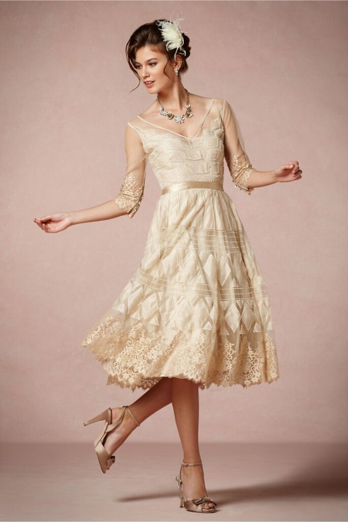 vestido de novia 2014 corto con detalles metalizados en color oro - Foto BHLDN