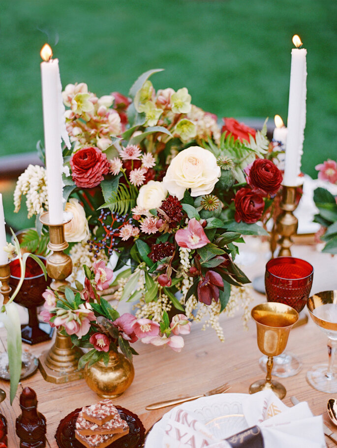 Centros de mesa con flores en color marsala - Marisa Holmes