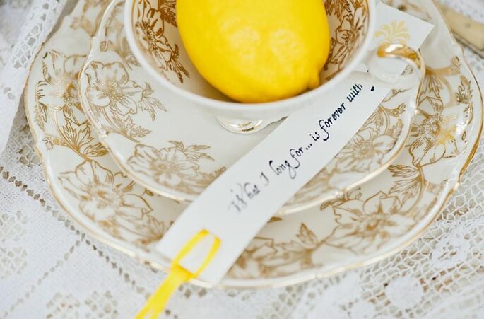 Le jaune des citrons donne une touche très gaie aux tables. Photo: Nadia Meli