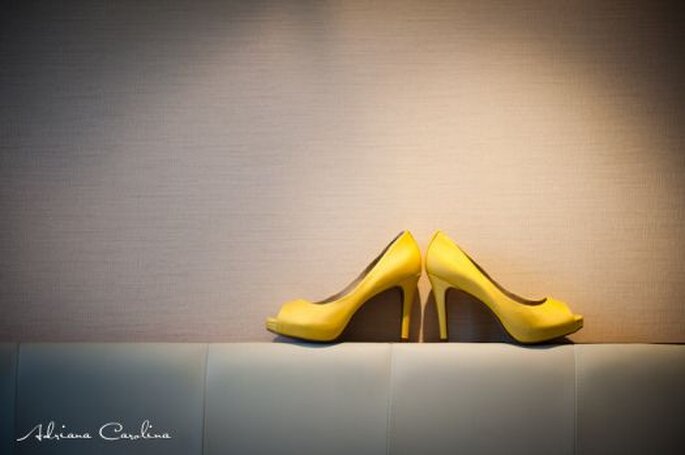 Zapatos amarillos para novia. Foto: Adriana Carolina