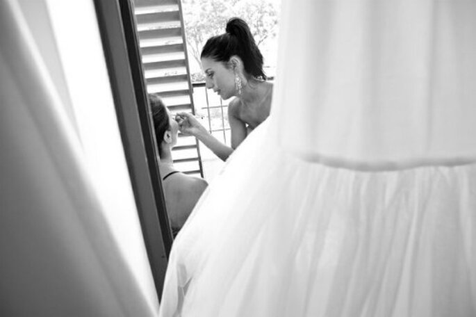 Faire faire sa robe de mariée par une couturière : l'assurance d'être unique le Jour J ! - Photo : Fran Cabades Acttitude
