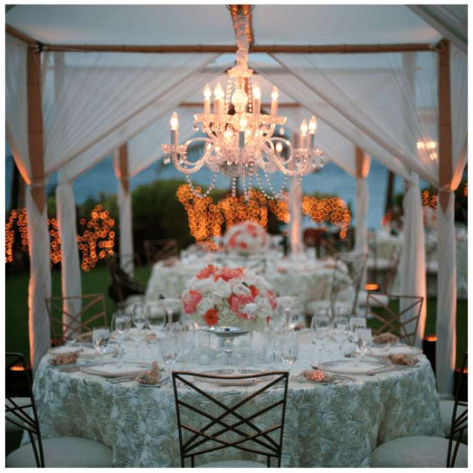 Decoración de boda con elegantes candelabros - Foto Amity Mason Photography