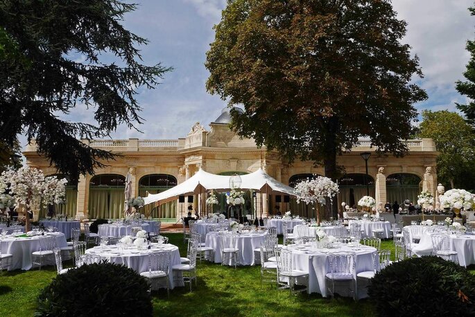 Jardin aménagé pour le vin d'honneur