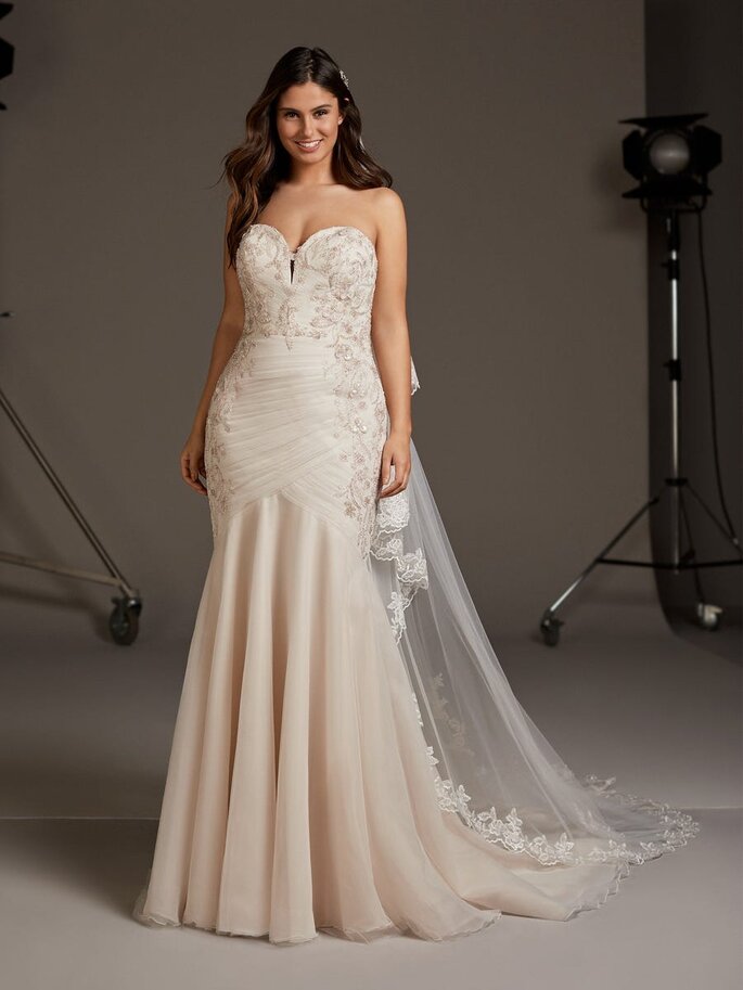 dominio tensión Contra la voluntad Más de 100 Vestidos de novia para gorditas, ¡presume tus curvas y luce  increíble en tu boda!