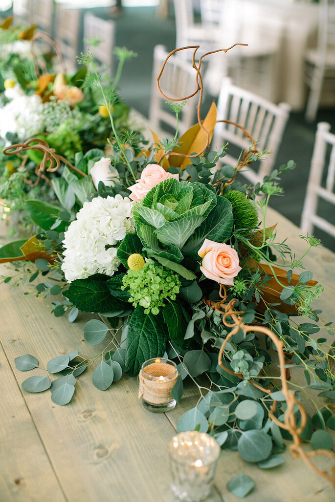 Una boda exótica decorada con cactus, suculentas y follaje - Erin Jean Photography