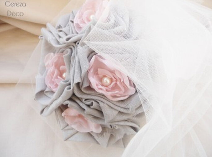 Bouquet de mariée thème champêtre gris et rose - Photos : Cereza sur la déco