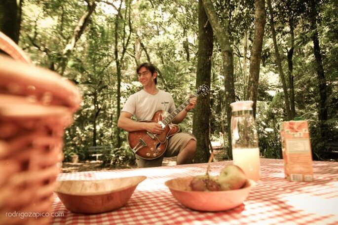 Fotografía casual en pareja durante un picnic. Foto: Rodrigo Zapico