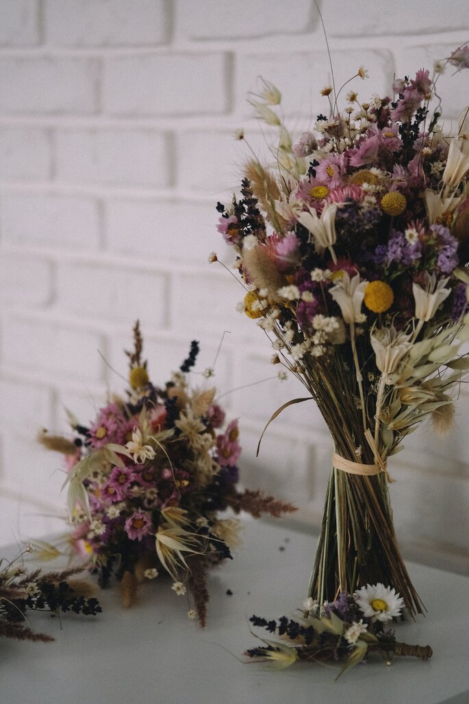 Suszone polne kwiaty na rustykalne wesele