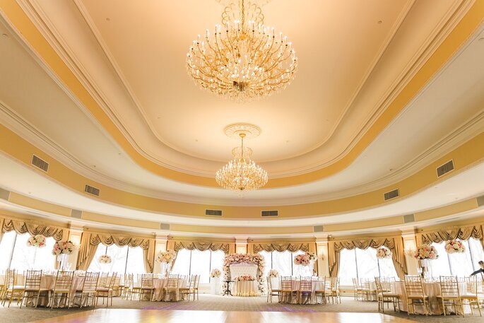 Elegancki wystrój sali weselnej glamour