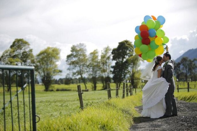 Los novios en la sesión preboda, en los alrededores de la hacienda. Foto: Artevisión Wedding Photography
