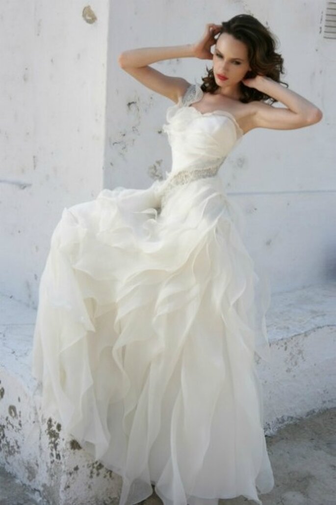 Vestido de novia 2012 de gasa, con tirante a un hombro.