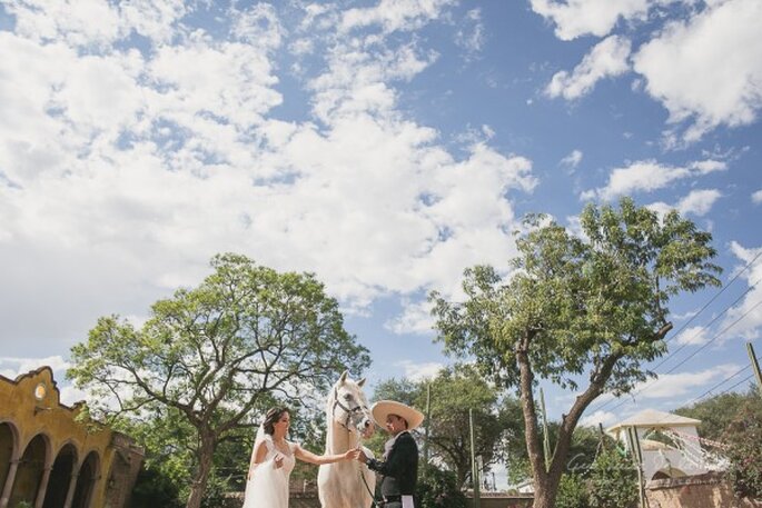 Real Wedding: Caballos, la novia más hermosa y un guapo novio vestido de charro - Foto Ana Luisa de la Torre