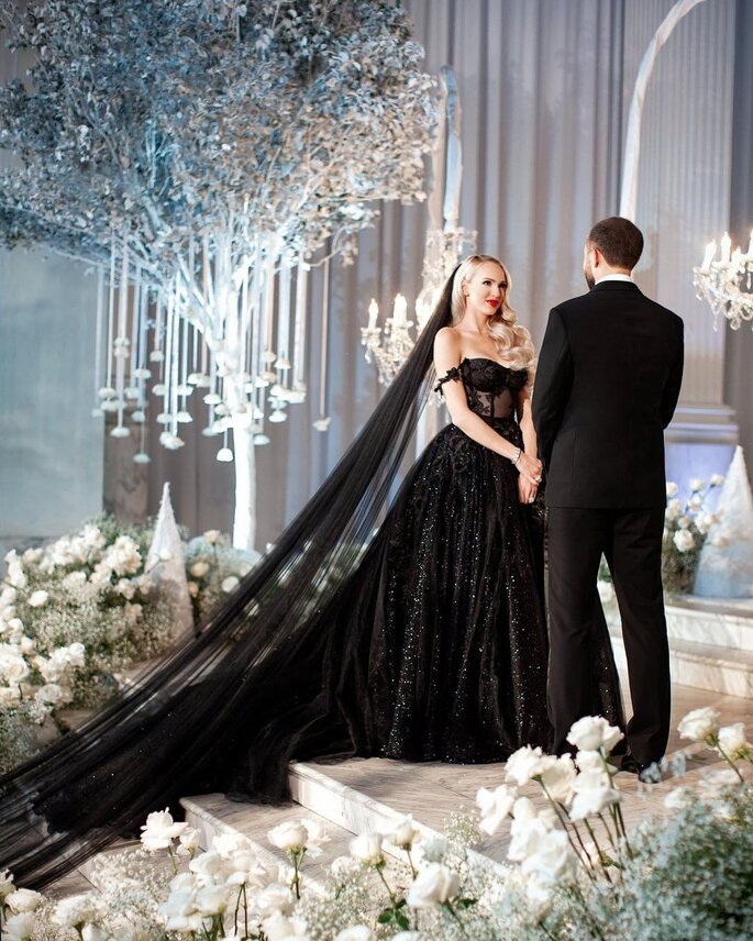 cinta Aislante Majestuoso Vestido de novia negro: 40 diseños para las más atrevidas