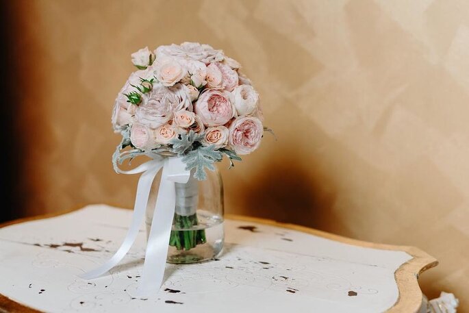 bouquet di rose e peonie