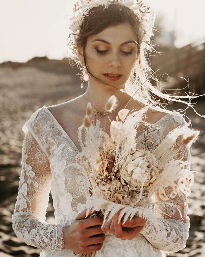 Bouquet de mariée sauvage dans les couleurs beiges réalisée par Amaranthe