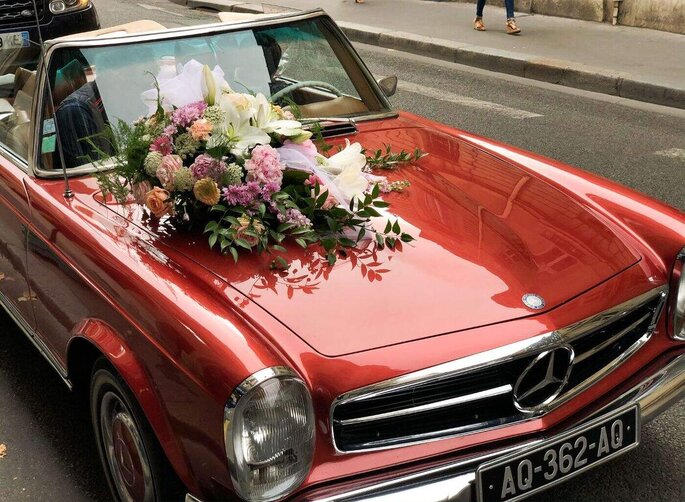 Décoration de la voiture des mariés - Fleurs de Prestige