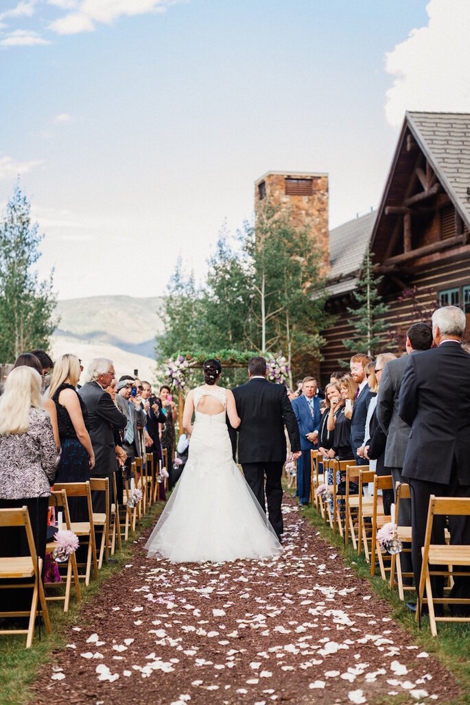 10 cosas que pasarán por tu mente en tu camino hacia el altar - JoPhoto