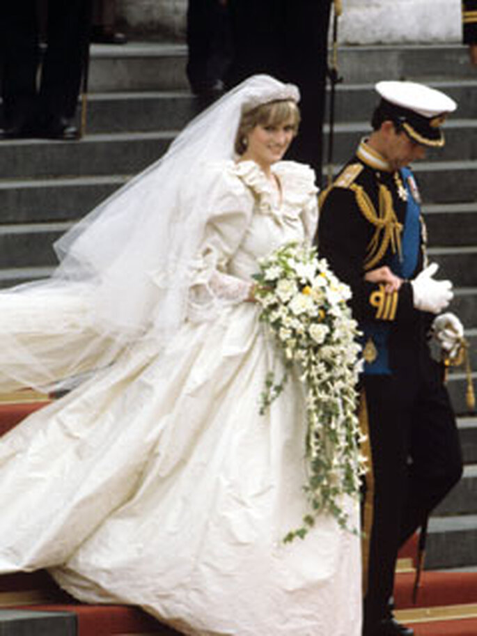 La Princesa Diana llevó un espectacular vestido de novia diseñado por Emanuels